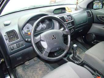 2004 Mitsubishi Space Star Pics
