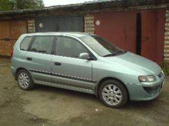 2004 Mitsubishi Space Star Photos