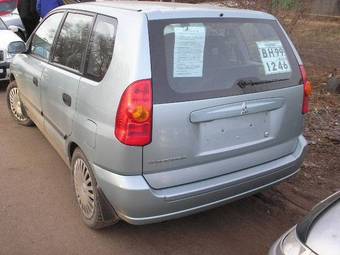 2004 Mitsubishi Space Star Photos