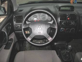 2004 Mitsubishi Space Star Photos