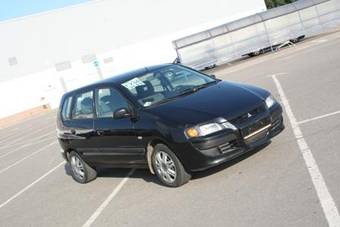 2004 Mitsubishi Space Star Pictures