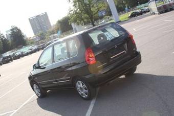 2004 Mitsubishi Space Star Photos