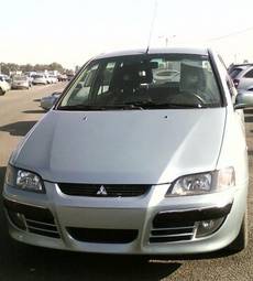 2004 Mitsubishi Space Star Pictures