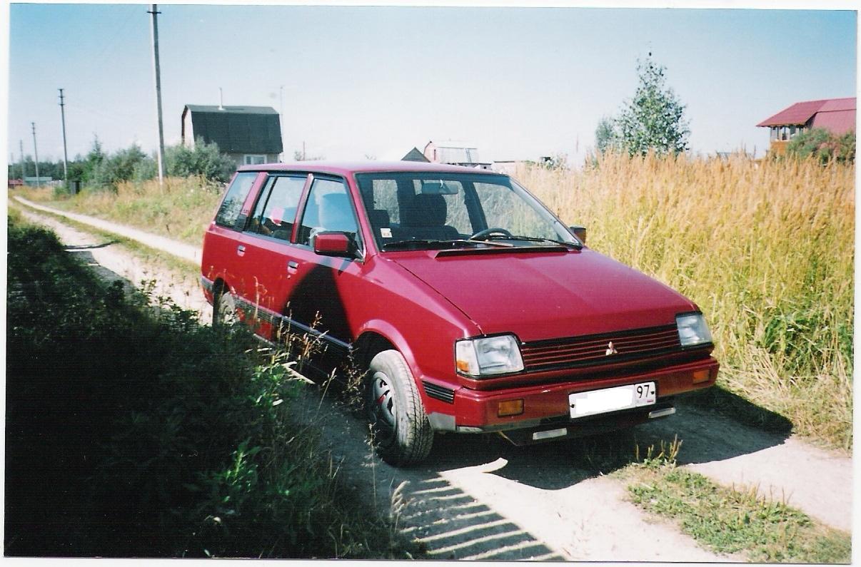 1989 Mitsubishi Space Wagon