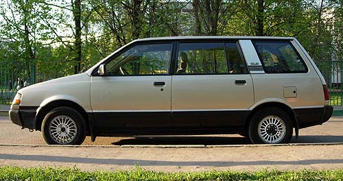 1989 Mitsubishi Space Wagon