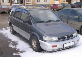 1993 Mitsubishi Space Wagon Photos