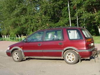 1995 Mitsubishi Space Wagon Pictures