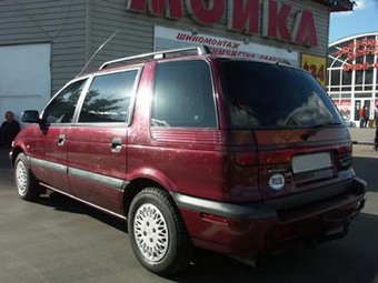 1996 Mitsubishi Space Wagon Pictures