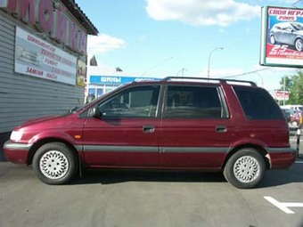 1996 Mitsubishi Space Wagon Pictures