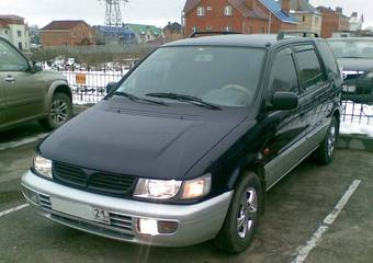 1997 Mitsubishi Space Wagon Pictures