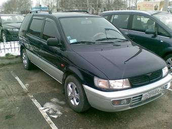 1997 Mitsubishi Space Wagon Pictures