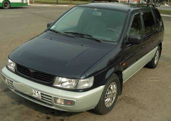 1997 Mitsubishi Space Wagon Images