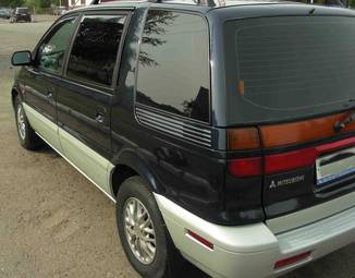 1997 Mitsubishi Space Wagon Pictures