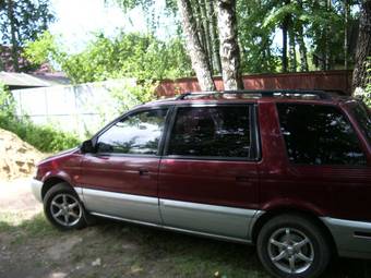 1998 Mitsubishi Space Wagon Photos