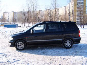 1999 Mitsubishi Space Wagon Pictures