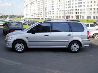 1999 Mitsubishi Space Wagon Images