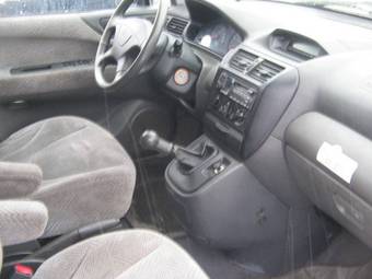 1999 Mitsubishi Space Wagon Photos