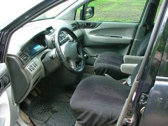 1999 Mitsubishi Space Wagon Photos