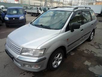 1999 Mitsubishi Space Wagon Pictures