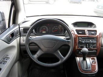 2000 Mitsubishi Space Wagon Pictures