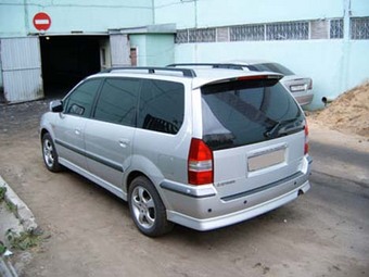 2000 Mitsubishi Space Wagon Photos