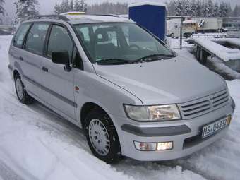 2000 Mitsubishi Space Wagon Wallpapers