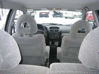 2000 Mitsubishi Space Wagon Pics