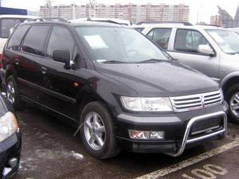 2000 Mitsubishi Space Wagon Photos