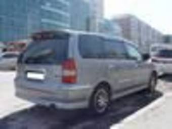 2000 Mitsubishi Space Wagon Photos