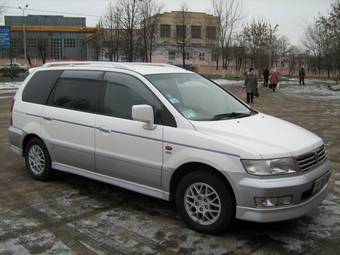 2000 Mitsubishi Space Wagon Pics