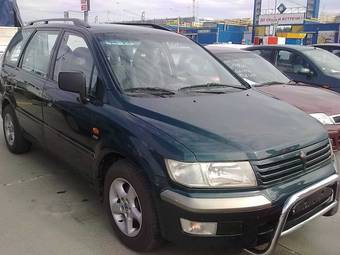 2000 Mitsubishi Space Wagon Photos