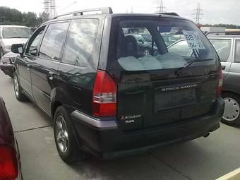 2000 Mitsubishi Space Wagon Pictures