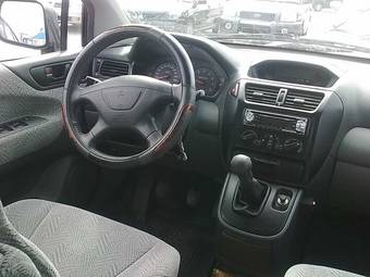 2000 Mitsubishi Space Wagon Photos