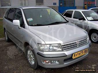 2001 Mitsubishi Space Wagon Pictures