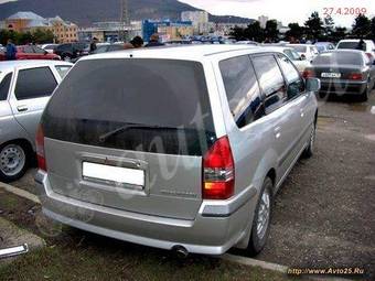 2001 Mitsubishi Space Wagon Photos