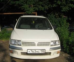 2001 Mitsubishi Space Wagon Photos