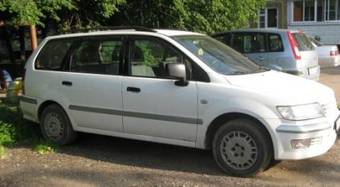 2001 Mitsubishi Space Wagon Pictures