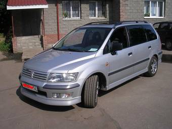 2001 Mitsubishi Space Wagon Pictures