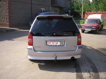 2002 Mitsubishi Space Wagon Pictures