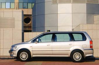 2003 Mitsubishi Space Wagon Photos