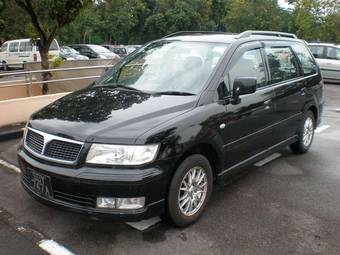 2003 Mitsubishi Space Wagon Pictures