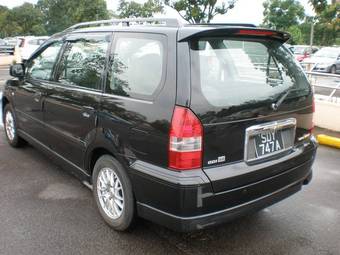 2003 Mitsubishi Space Wagon Images