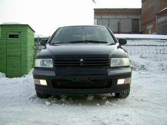 2003 Mitsubishi Space Wagon Pictures