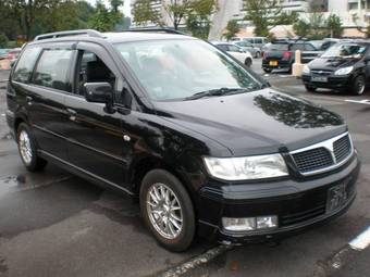 2003 Mitsubishi Space Wagon Pictures