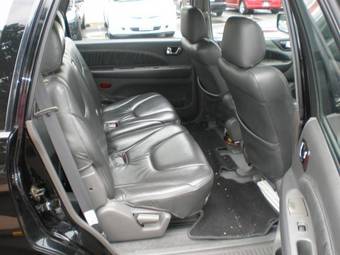 2003 Mitsubishi Space Wagon Pictures