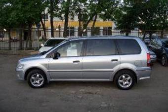 2003 Mitsubishi Space Wagon Images