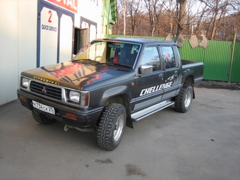 1991 Mitsubishi Strada