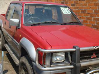 1991 Mitsubishi Strada Photos