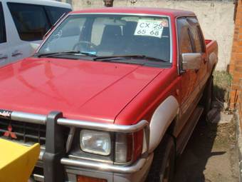 1991 Mitsubishi Strada Pictures