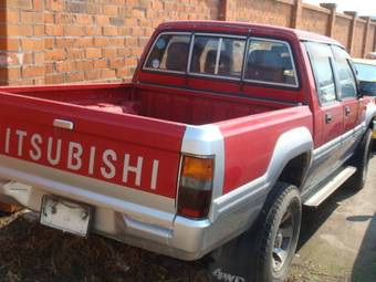 1991 Mitsubishi Strada Photos